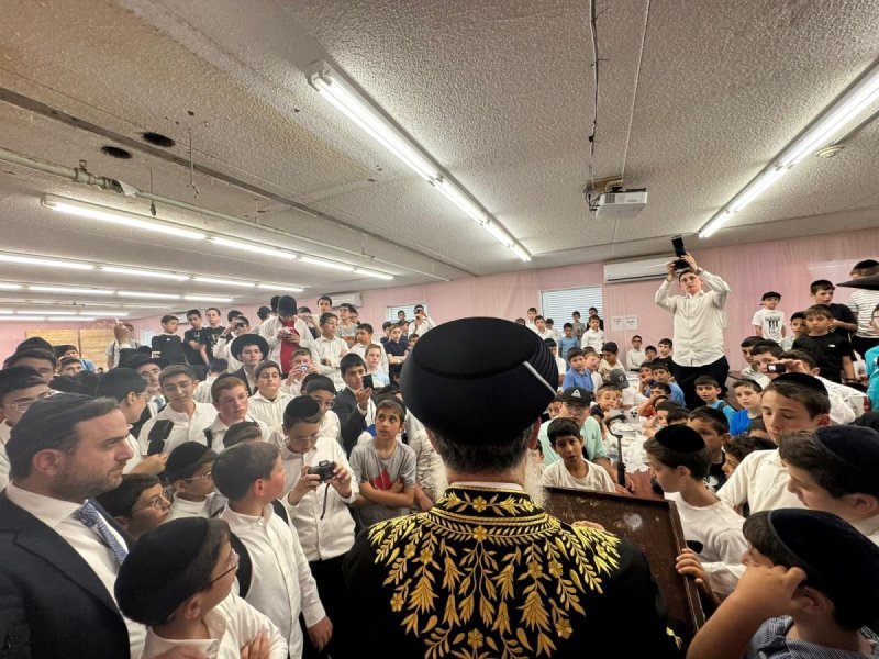 באדיבות המצלם