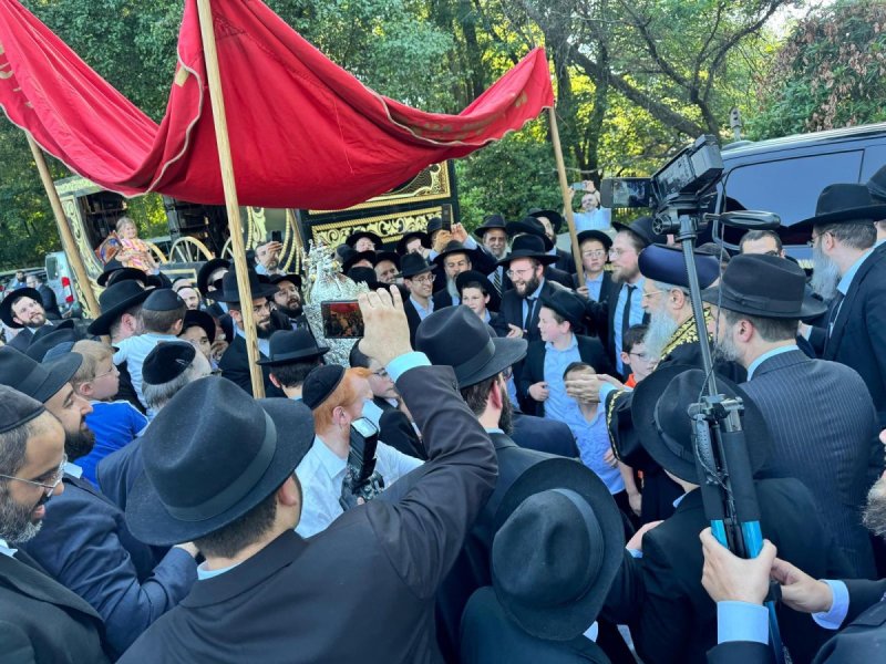 באדיבות המצלם