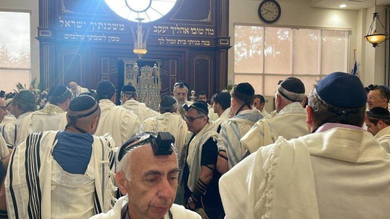 באדיבות המצלם