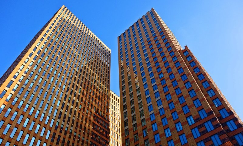 עיתונאי רוסי צלל אל מותו מחלון דירה בקומה השביעית