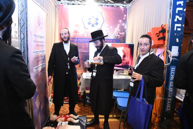 אנשיל בעק וחיים טויטו