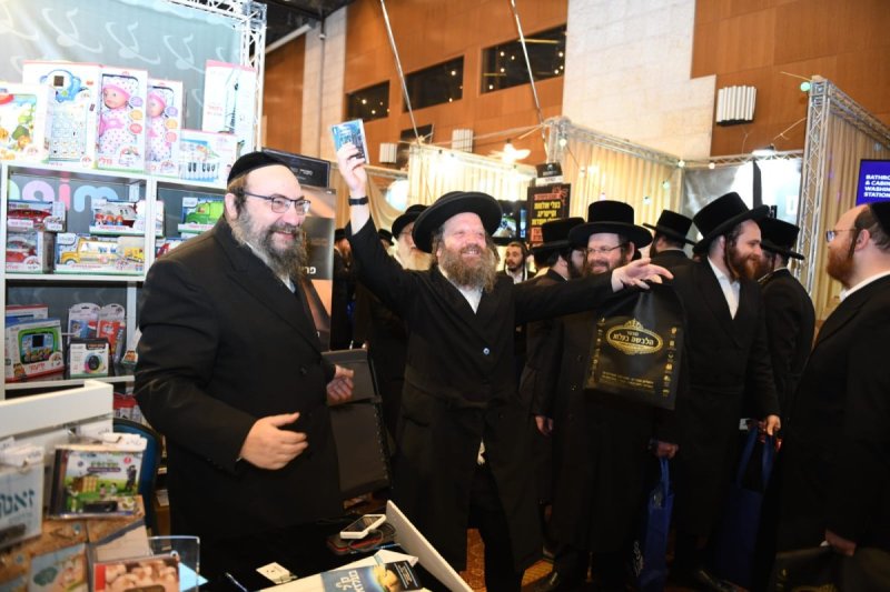 אנשיל בעק וחיים טויטו