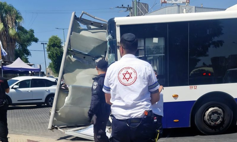 הרוגה ושתי פצועות מפגיעת אוטובוס באשקלון
