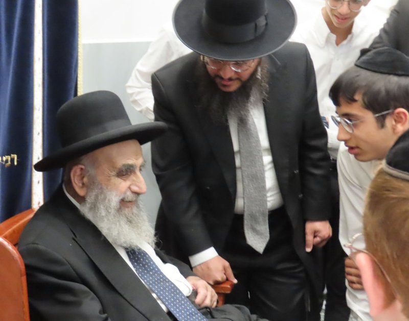 באדיבות המצלם