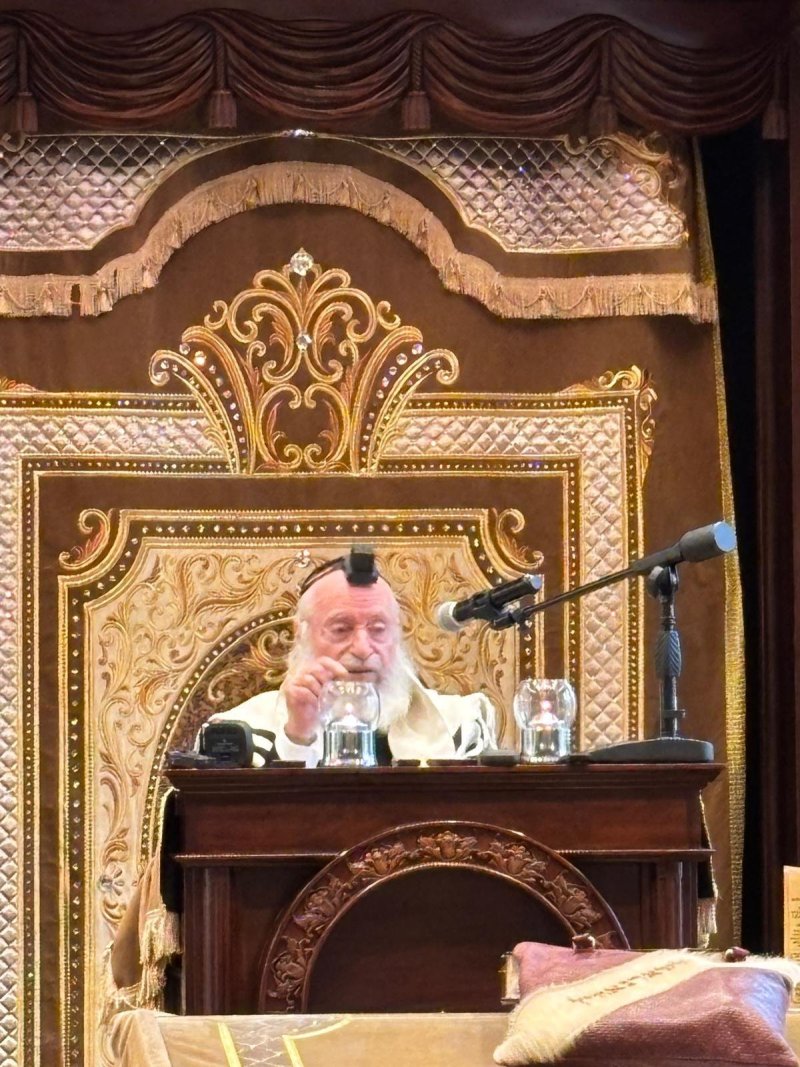 באדיבות המצלם