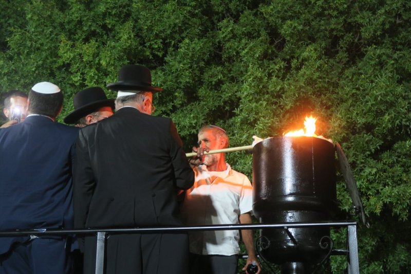 מ. אדלר