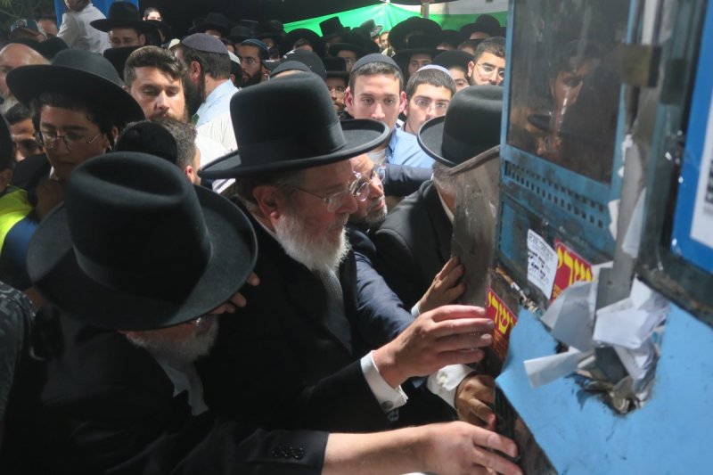 מ. אדלר