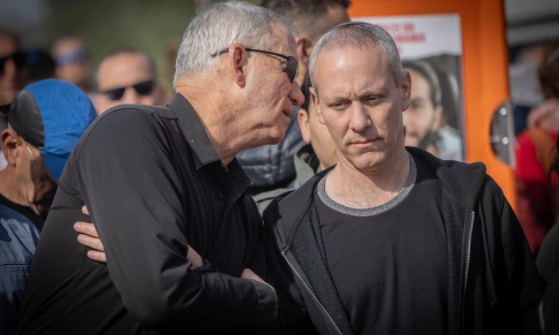 חילי טרופר מציב אולטימטום לגנץ: איחוד או פרישה