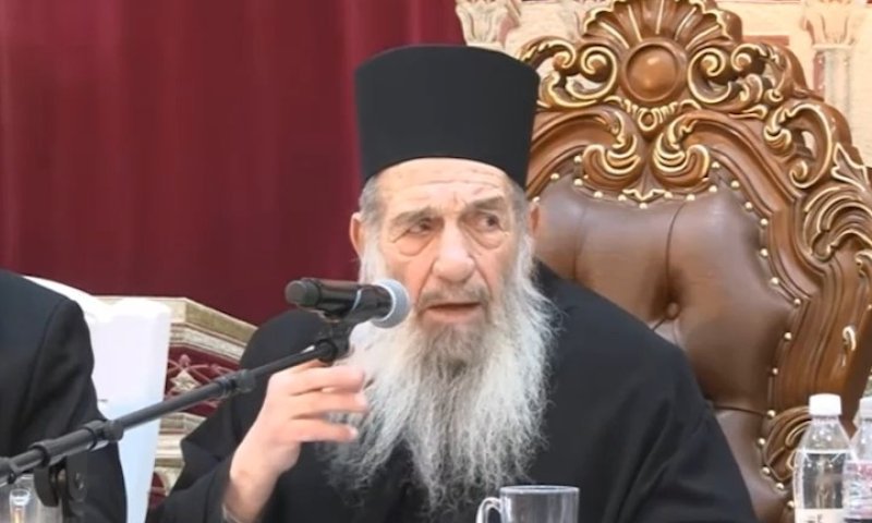 כיצד ייתכן? שני פועלים עובדים באותה עבודה - אחד מקבל שכר והשני לא