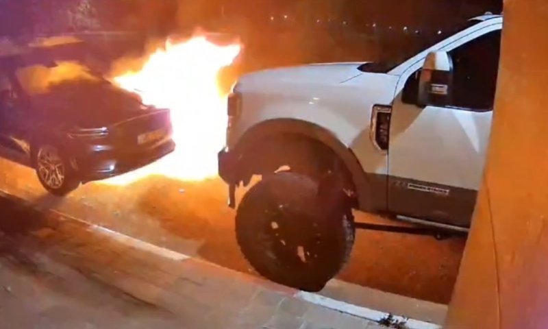 נקמה על פעילות המשטרה: רעולי פנים פרצו ליישוב בנגב והשחיתו רכבים