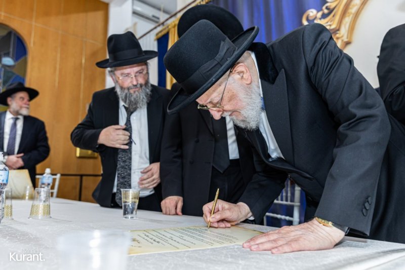 מענדי קורנט
