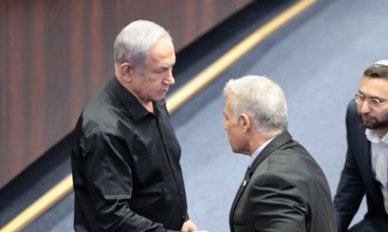 אחרי שהמתין ועזב: נתניהו התקשר להתנצל בפני לפיד