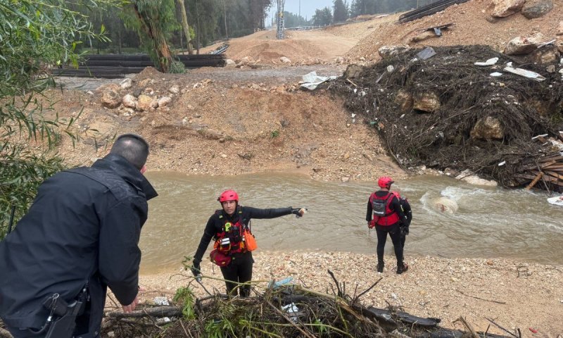 נמשכות הסריקות אחר הנער החרדי שנסחף בנחל מודיעים