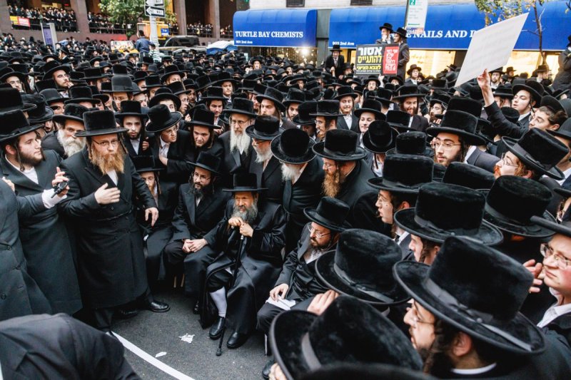 האחים לאנטשעווסקי, אברומי בלום, ד. ה. כרם, אייזיק. י, Clear shot