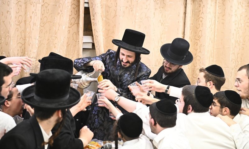 הבחורים הליטאים קיבלו 'לחיים' מהרבי ממבקשי השם בט"ו בשבט