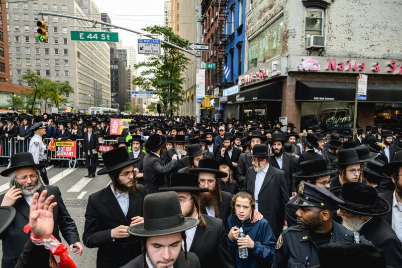 האחים לאנטשעווסקי, אברומי בלום, ד. ה. כרם, אייזיק. י, Clear shot