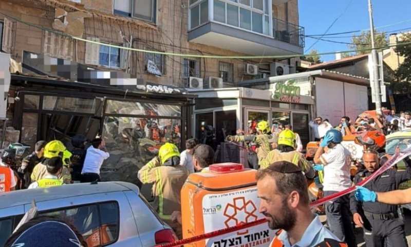 ירושלים: מרפסת קרסה על מאפייה ברחביה, בן 80 חולץ ללא רוח חיים