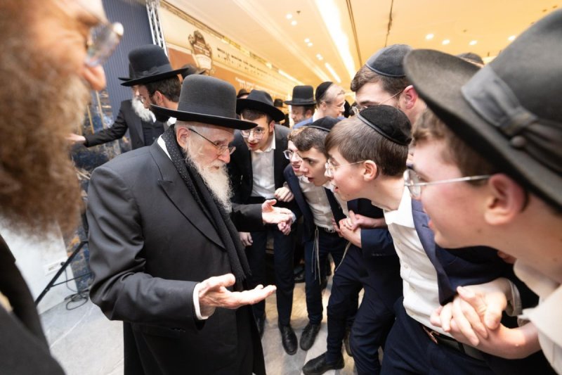 באדיבות המצלם