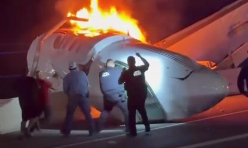 מטוס התרסק על הכביש המהיר - שוטרים ואזרחים חילצו את הנוסעים