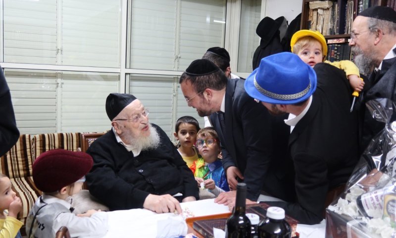 מקריאת המגילה ועד הקוויטל לאדמו"ר: פורים בצילו של הגרמ"צ ברגמן