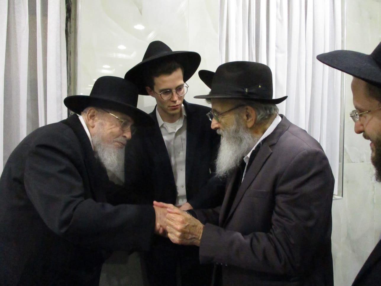 באדיבות המצלם