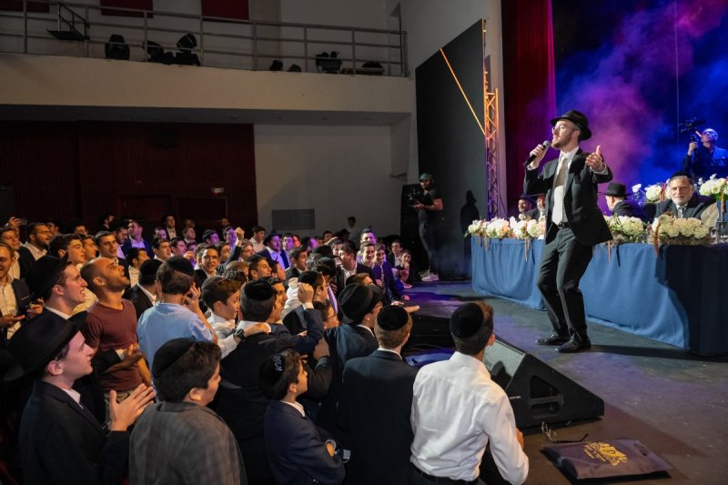 באדיבות המצלם