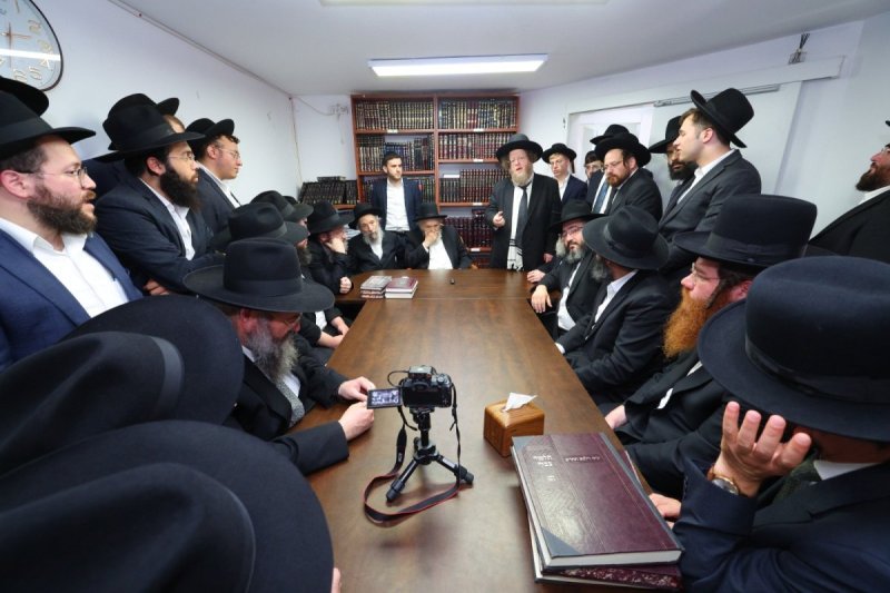 באדיבות המצלם