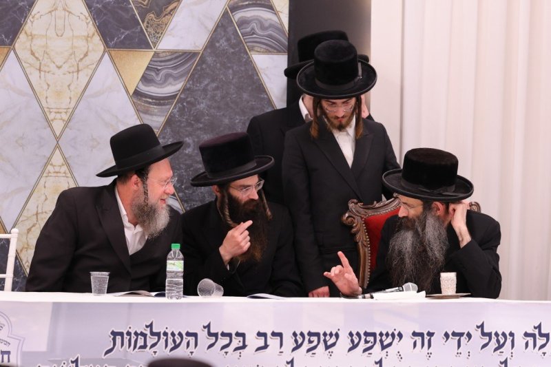 צ. י.