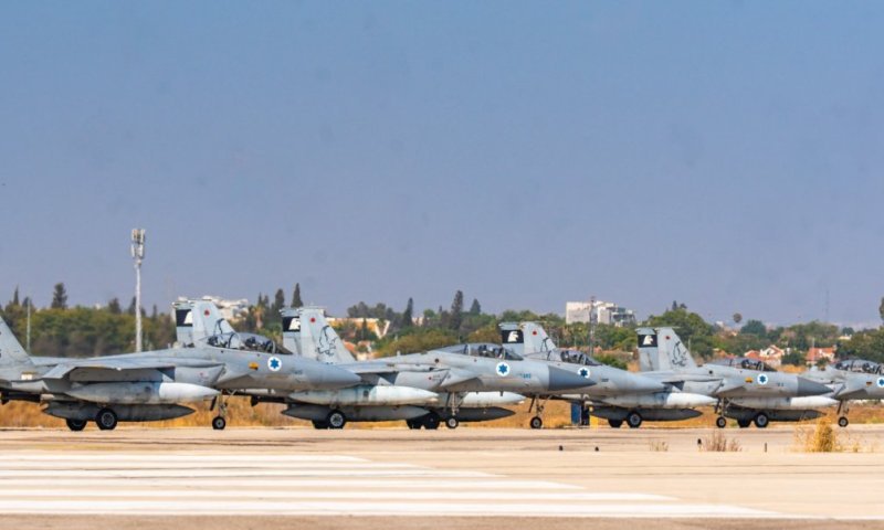 צילם מטוסים אמריקניים בניגוד לנהלים &ndash; ופוטר מנתב"ג