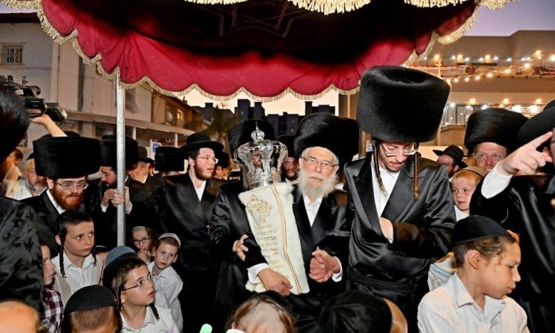 אשדוד לבשה חג: הכנסת ספר תורה לזכרו של איש החסד ר' אברהם לייביש לוי ז"ל