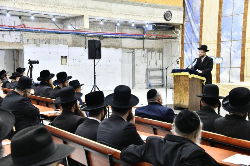 באדיבות המצלם