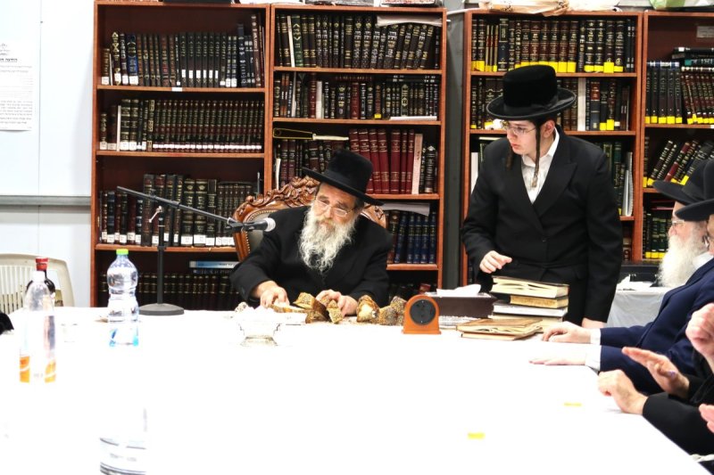 באדיבות המצלם