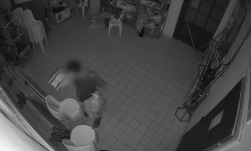 פרץ לבית כנסת מספר פעמים - גנב רכוש ושתייה | תיעוד