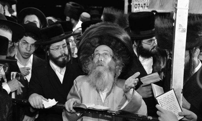 צפו בגלריה: הצלם שעשה לילה בציון האר"י הקדוש בצפת