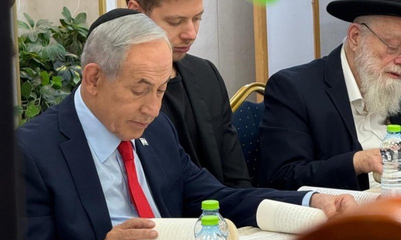 תרגיל הטעיה של האבטחה: נתניהו קרא מגילה בישיבת 'מרכז הרב'