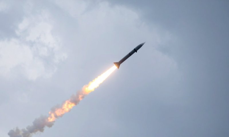 בישראל מזהים שינוי באופן השיגורים: האיראנים יורים מאות טילי קרקע 