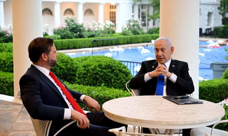 בניגוד לטראמפ: סגן הנשיא ואנס מסרב להביע תמיכה בנתניהו