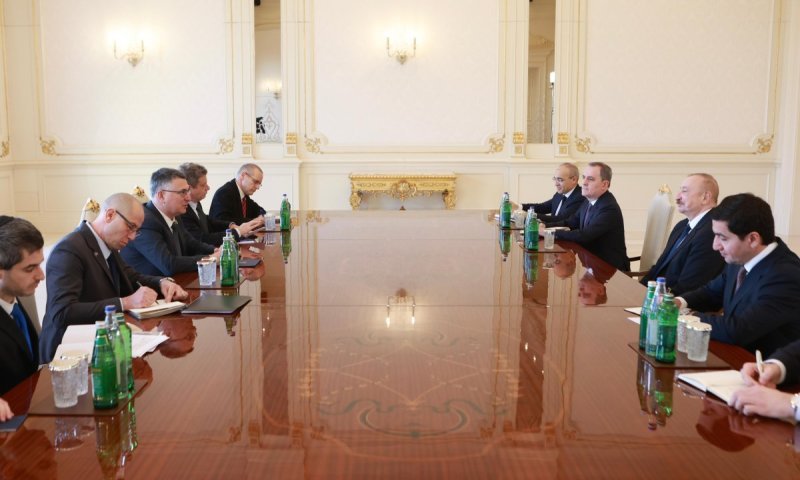 בגבול עם איראן: שר החוץ בביקור דיפלומטי אסטרטגי בבאקו