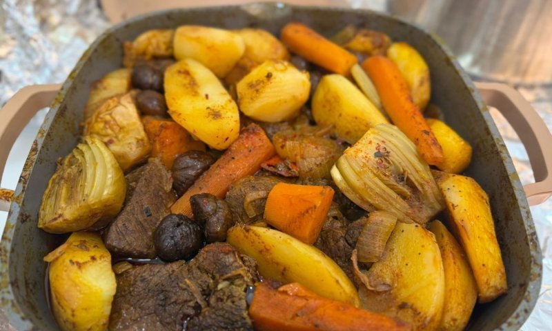 תבשיל חגיגי ומרשים: מתכון לבשר אונטריב וירקות בתנור