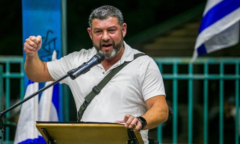 תלונה באיטליה נגד תת-אלוף וינטר: האשמות בפשעי מלחמה והסתה