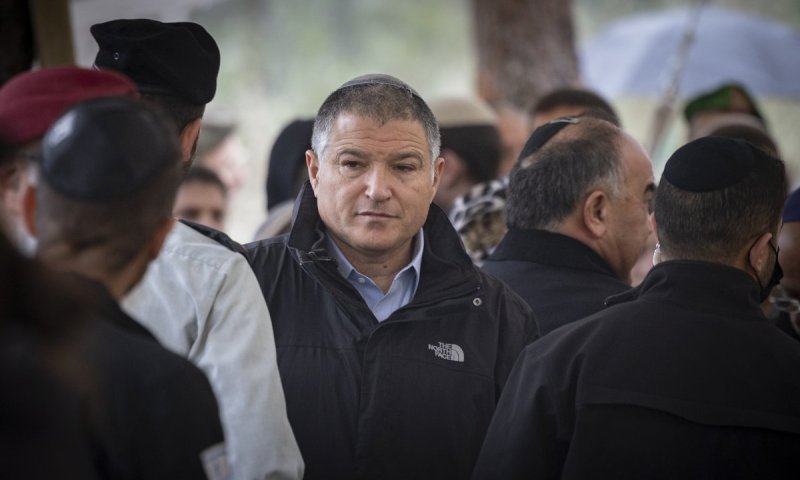 מה מתבשל מאחורי הקלעים? ראש השב"כ דוד זיני יצא בחשאי לארה"ב