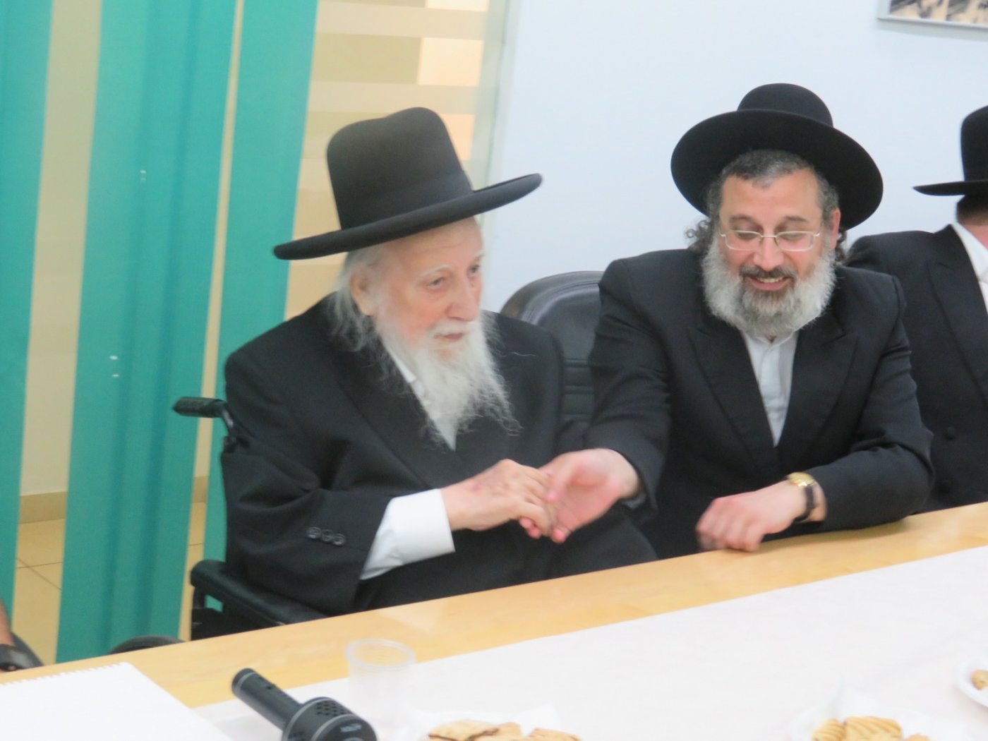 באדיבות המצלם