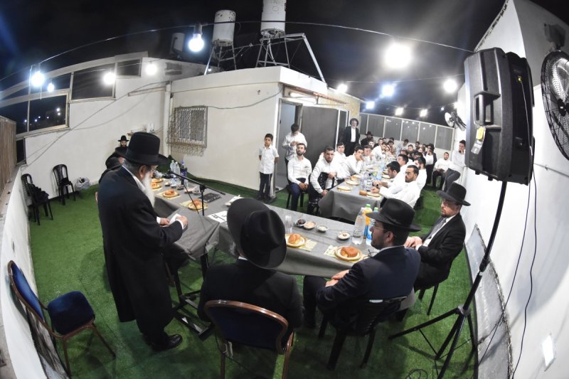 באדיבות המצלם