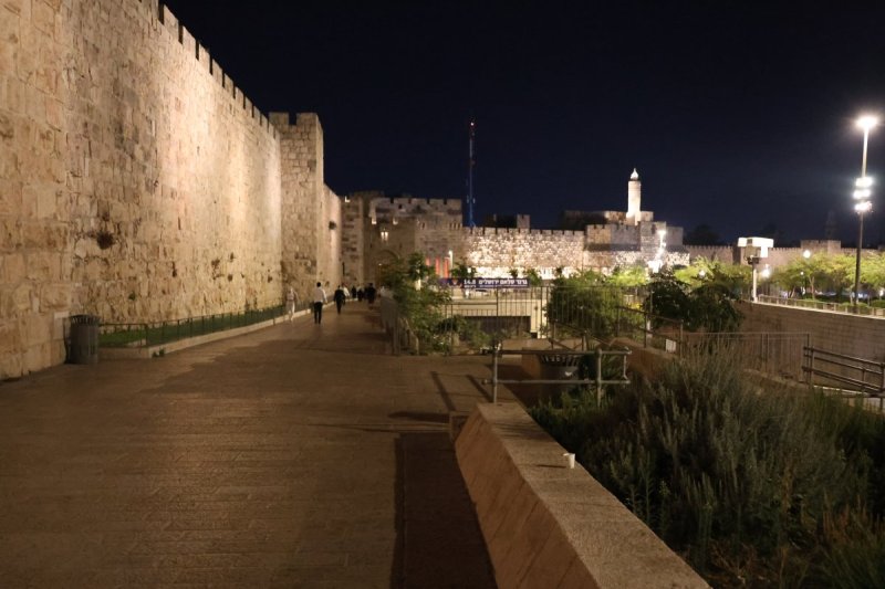 מרדכי לובעצקי (פריז צרפת)