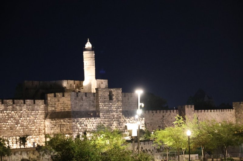 מרדכי לובעצקי (פריז צרפת)