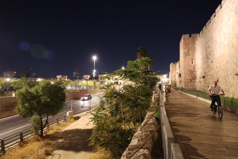 מרדכי לובעצקי (פריז צרפת)