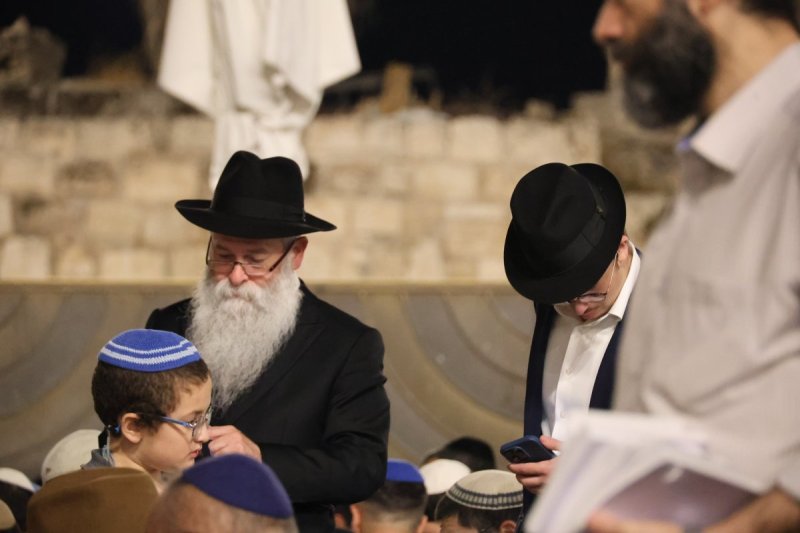 מרדכי לובעצקי (פריז צרפת)