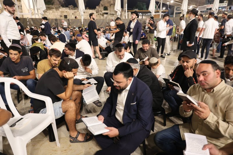 מרדכי לובעצקי (פריז צרפת)