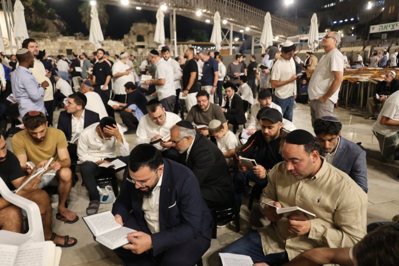 מרדכי לובעצקי (פריז צרפת)