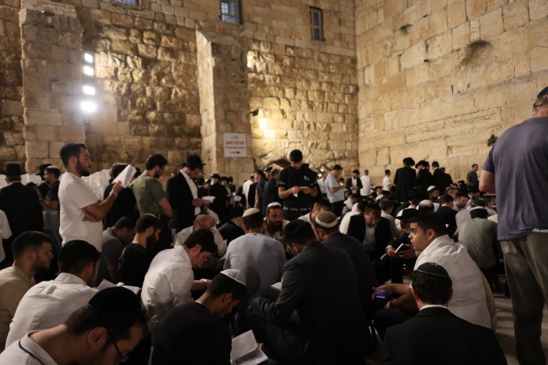 מרדכי לובעצקי (פריז צרפת)